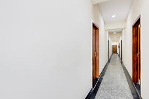 a corridor of an empty room with a long hallway at Collection O Sadar Bazar Gurgaon in Gurgaon