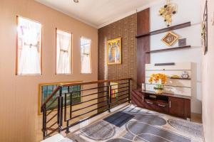 a staircase in a home with aoyer with windows at Homestay Rumahnya Diaz in Kejayan +3 photos