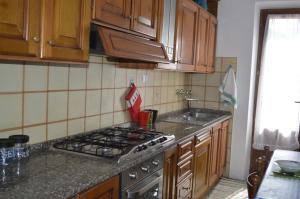 a kitchen with a stove top and a sink at Casa Vacanza La Zanca in Zanca