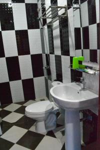 Koupelna v ubytování Capital Battambang Hotel + 31 fotografií