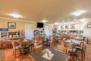 a restaurant with tables and chairs and a counter at Quality Inn Casa Grande I-10 in Casa Grande