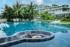 a swimming pool with a chair in the middle of it at KHÁCH SẠN R Hotel in Sầm Sơn