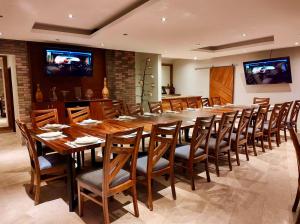 a large dining room with a long table and chairs at Grann Hotel in Ciudad Valles