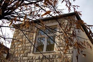 a building with a window on the side of it at Apartments Matija&scaron;ević in Nik&scaron;ić