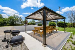 a picnic shelter with a picnic table and a grill at Quality Inn Battleboro - Rocky Mount in Battleboro