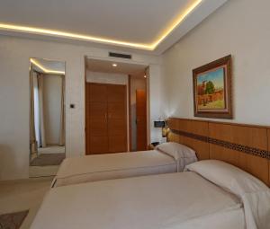 Voodi või voodid majutusasutuse Hôtel l'escale toas
