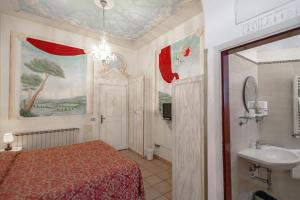 Koupelna v ubytování Hotel Masaccio + 37 fotografií