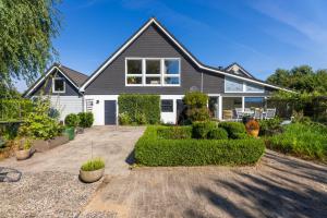 a house with a driveway in front of it at Appartement auf dem Land in Neuenkirchen