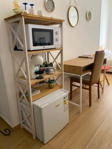 a room with a table and a microwave and a table at Casa Mamà in Marzamemi
