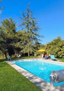 a swimming pool in the yard of a house at Gîte - La Gariotte du Causse in Frayssinet