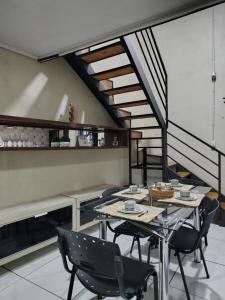 a dining room with a table and chairs at Sítio Casa Verde in Uruguaiana