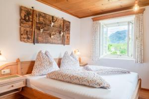 a bedroom with two beds and a window at Payrgut in St. Wolfgang