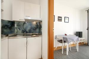 Televízia a/alebo spoločenská miestnosť v ubytovaní Lavanda Dream Apartment