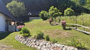 a garden with pink flowers on a fence at Vikendica Luka in Han Pijesak