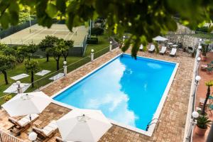 an overhead view of a swimming pool with umbrellas at Villa Pulejo in Messina