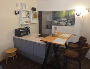 a small kitchen with a table and a microwave at EG Ferien- und Monteurwohnung mit AC in Osterburg Siedlung