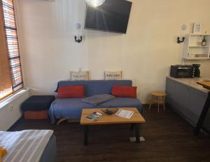 a living room with a blue couch and a table at EG Ferien- und Monteurwohnung mit AC in Osterburg Siedlung