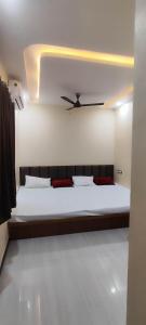 a bedroom with a large bed with a ceiling at SHRI VIJAYVEER PALACE in Ujjain