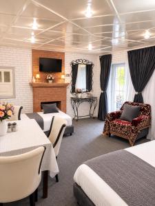 a hotel room with two beds and a tv at Sheki Panorama Garden in Sheki