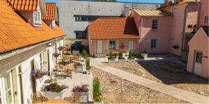 an aerial view of a courtyard with tables and chairs at Güldenstubbe Residences in Kuressaare