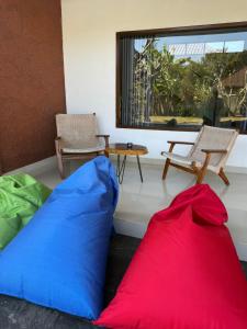 a room with two blue and red pillows and a table at Villa tiller 1 in Narmada +32 photos