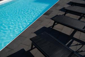 two tables and chairs next to a swimming pool at Letnisko Rusinowo in Jarosławiec