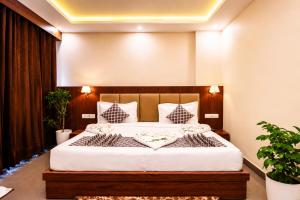 a hotel room with a bed with flowers on it at Sunburry Hotel Tapovan Rishikesh in Narendranagar +32 photos