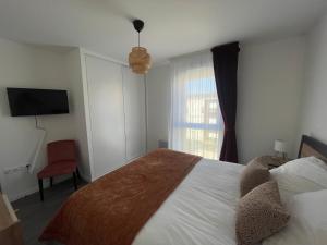a bedroom with a bed and a window at DOMITYS - Les Ambres in Cognac +8 photos