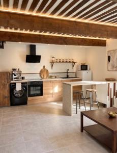 a kitchen with wooden cabinets and a counter top at Maison à Vedène avec piscine privée in Vedène
