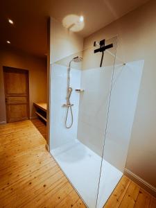 a bathroom with a shower with a cross on the wall at Tussen Muur en Markt in Ieper