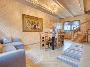 a living room with a table and a dining room at Apartamenty Bąkowo Chatka in Witów