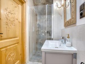 a bathroom with a sink and a shower at Apartamenty Bąkowo Chatka in Witów