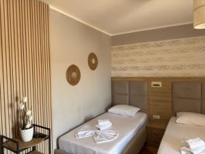 two beds in a room with two beds sidx sidx sidx sidx at Apartments Tati in Ulcinj