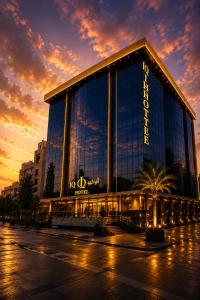a building with a sign that reads no hotel at IQ Hotel alhamra فندق اي كيو الحمراء in Jeddah