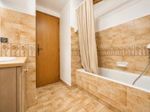 a bathroom with a tub and a sink and a shower at Chaleureux appartement au pied des pistes avec parking et animaux admis - FR-1-505-65 in Notre-Dame-de-Bellecombe +22 photos