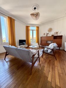 a living room with a couch and a table at Le Robespierre #Reims in Reims