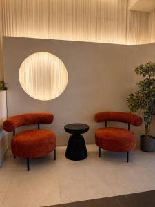 two chairs and a table in a waiting room at Hotel Gala in Cluj-Napoca