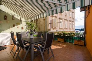 a dining room with a table and chairs on a balcony at Apartment Noemi in Rovinj