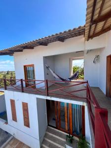 a view of a house with a balcony at Casa Annas - Conforto e Tranquilidade in Icaraí