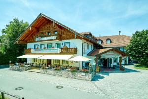 a large building with a balcony and a building at Luxus Suite mit Whirlpool im Hotel Rupertihof in Ainring