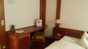 Postel nebo postele na pokoji v ubytování Hotel Augsburger Hof