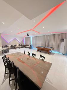 a large room with a ping pong table and a ping pong table at فيلا السعادة بشاطي خاص درة العروس in Durat Alarous +26 photos