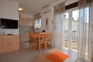 TV a/nebo společenská místnost v ubytování Apartment Jela