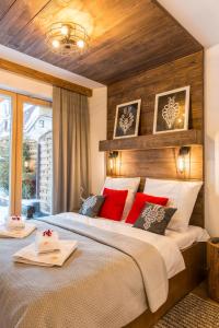 Posteľ alebo postele v izbe v ubytovaní Apartament Hyrny de Lux