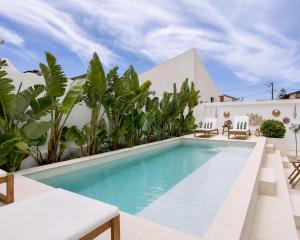 a swimming pool in the backyard of a house at Villa Rafa in Costa Nova