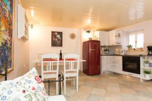 Kuchyň nebo kuchyňský kout v ubytování Holiday Home Smokovec + 8 fotografií