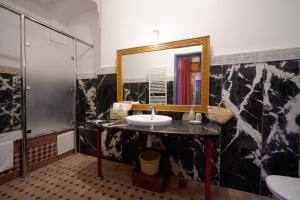 Koupelna v ubytování Riad Tahra & Spa + 37 fotografií