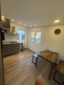 a living room with a table and a kitchen at Sam Apartments LU/Oppau in Ludwigshafen am Rhein +13 photos