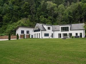 a large white house with a large yard at Das Freyenstein in Berghof