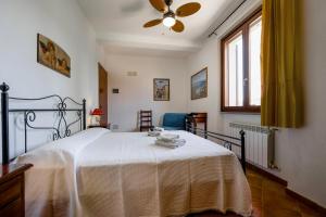 a bedroom with a bed and a ceiling fan at Bed and Breakfast Torrette Etrusche in Capalbio